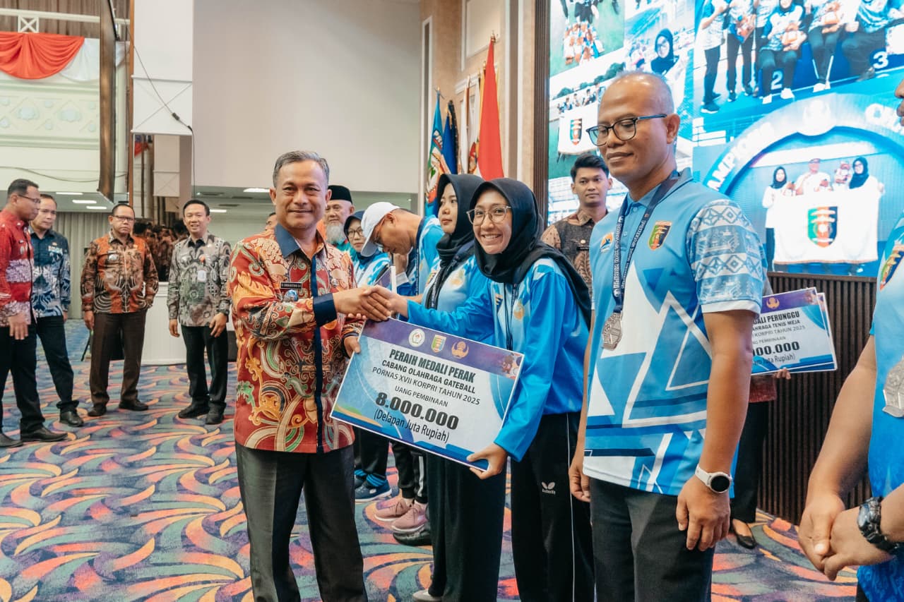 Lampung Siap Jadi Tuan Rumah Pornas Korpri 2027, Sekda Serahkan Tali Asih Atlet Berprestasi